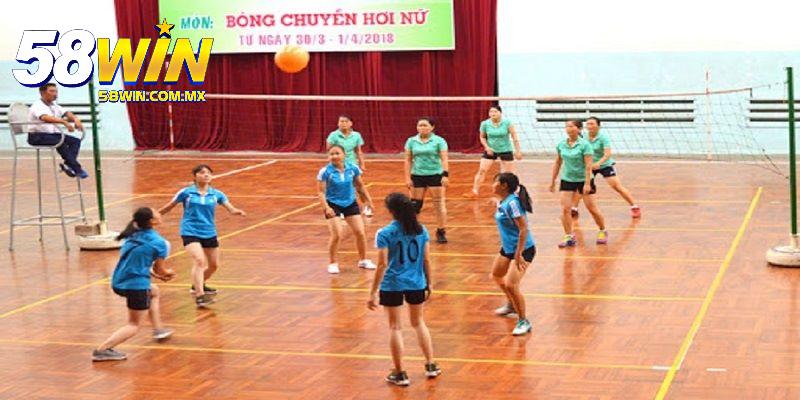 Luật Bóng Chuyền Hơi - Cập Nhật Quy Tắc Quan Trọng Trò Chơi 5 Người chơi không được chạm bóng bằng chân khi thi đấu